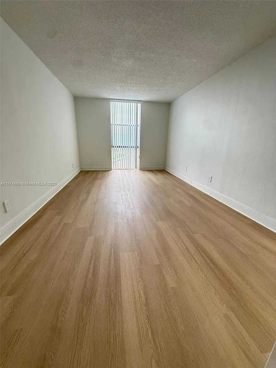 13499 Biscayne Blvd, #811