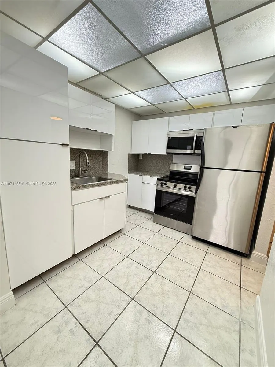 13499 Biscayne Blvd, #811