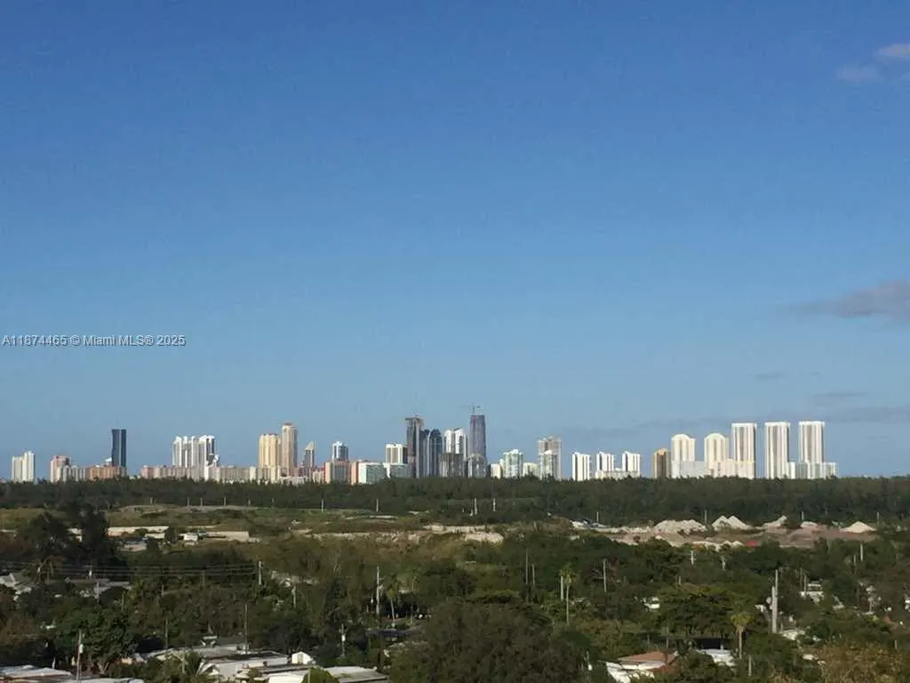 13499 Biscayne Blvd, #811