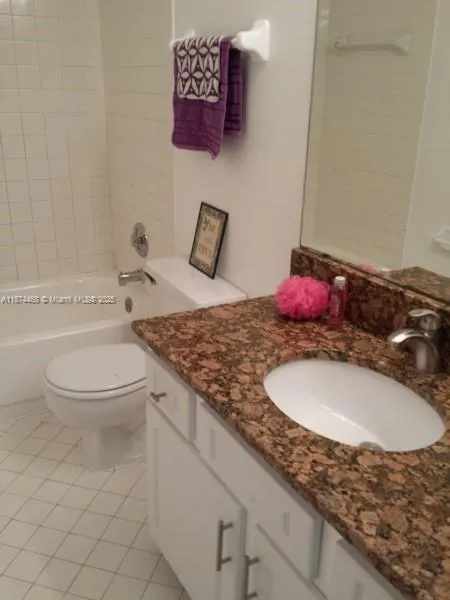 3457 NW 44th St, #204
