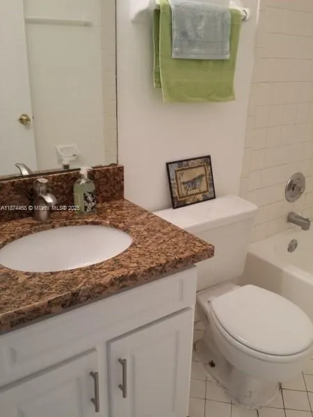 3457 NW 44th St, #204