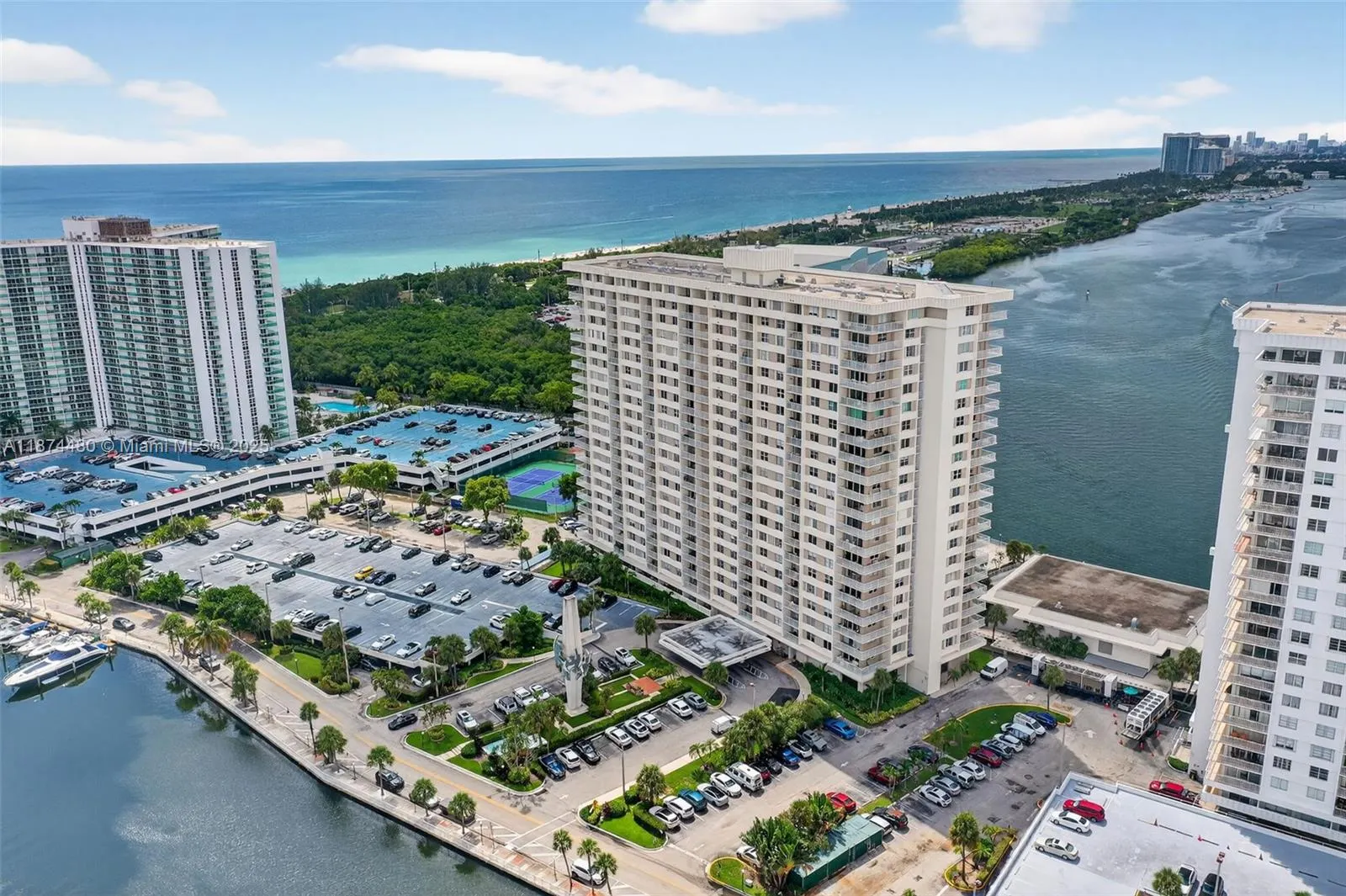 300 Bayview Dr, #1009