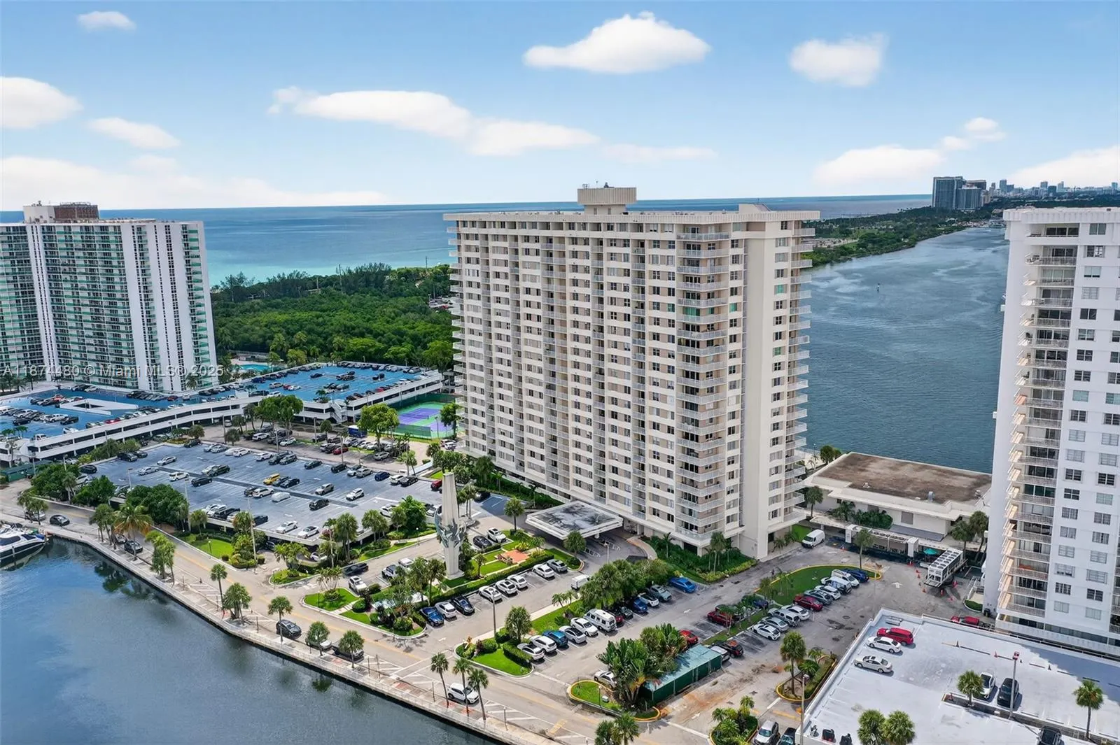 300 Bayview Dr, #1009