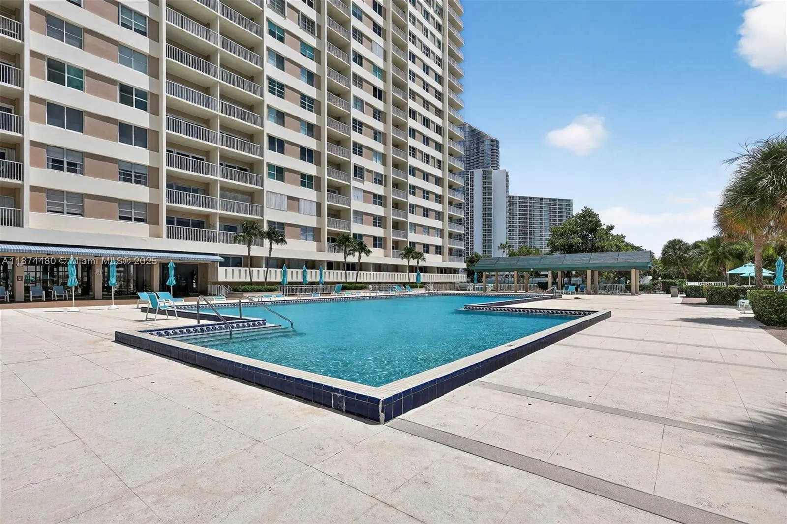 300 Bayview Dr, #1009