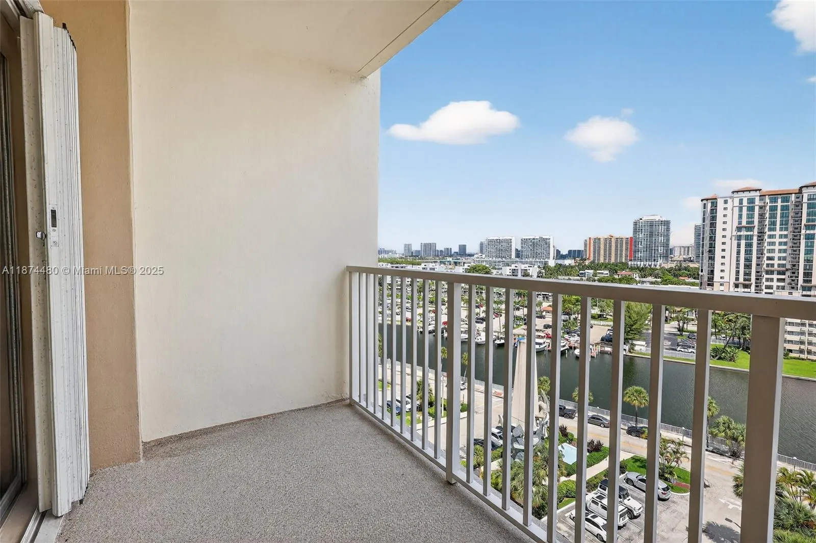 300 Bayview Dr, #1009