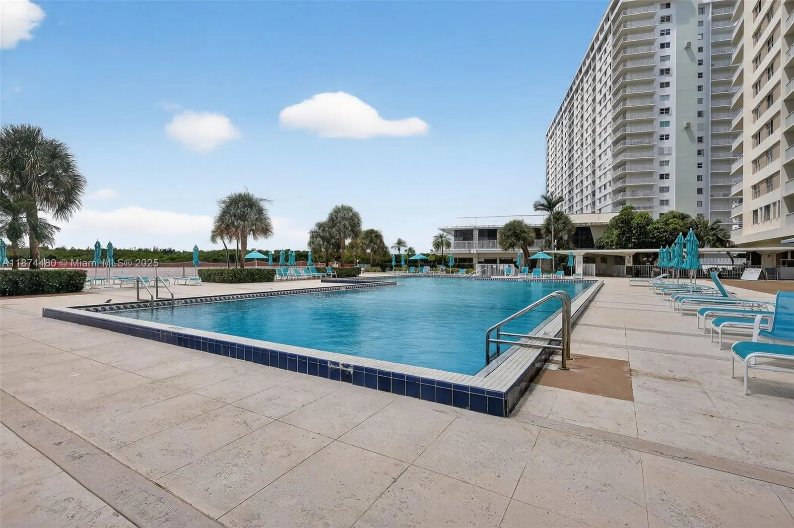 300 Bayview Dr, #1009