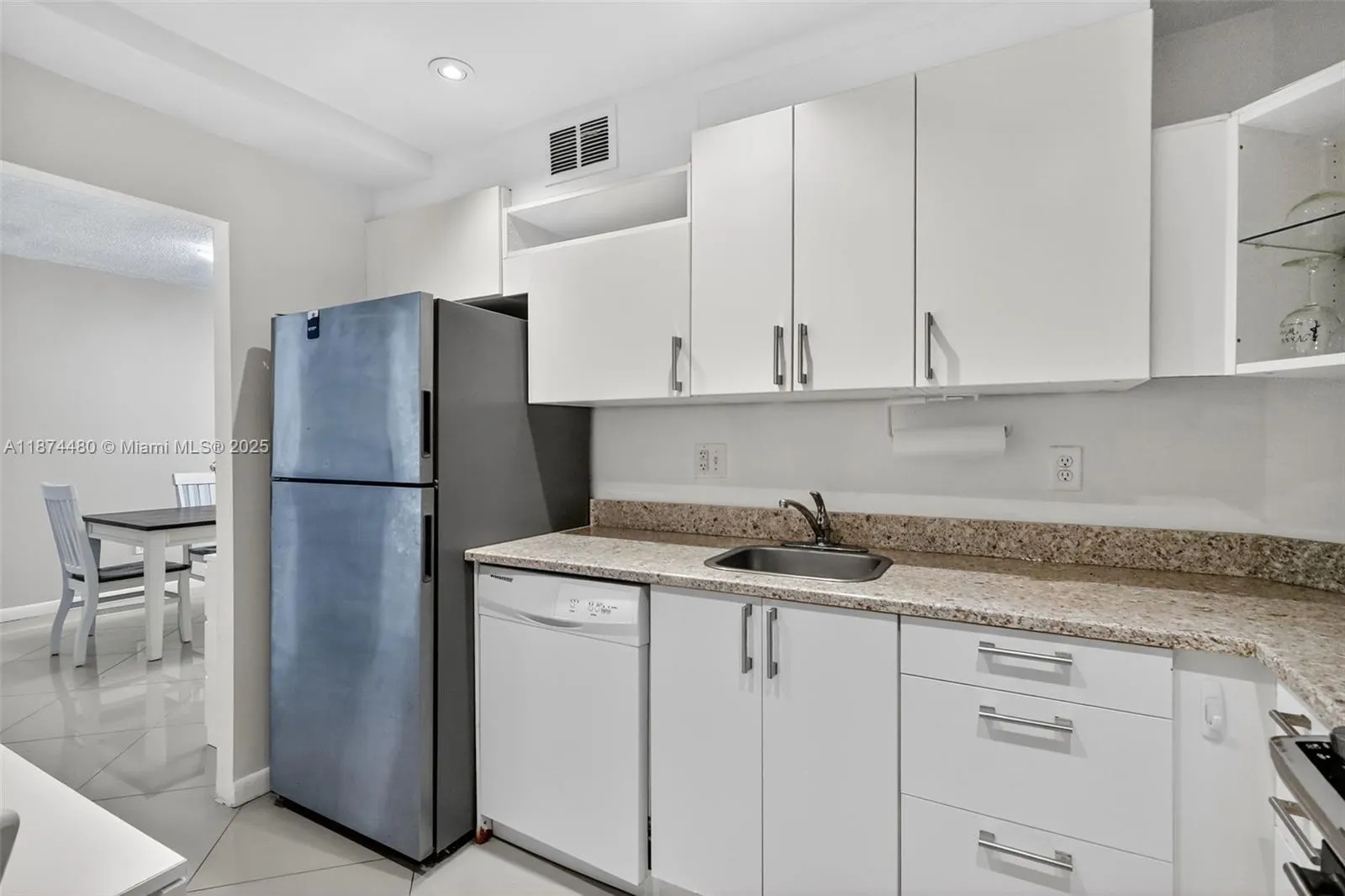 300 Bayview Dr, #1009