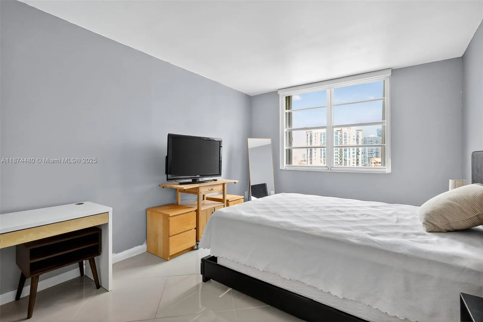 300 Bayview Dr, #1009