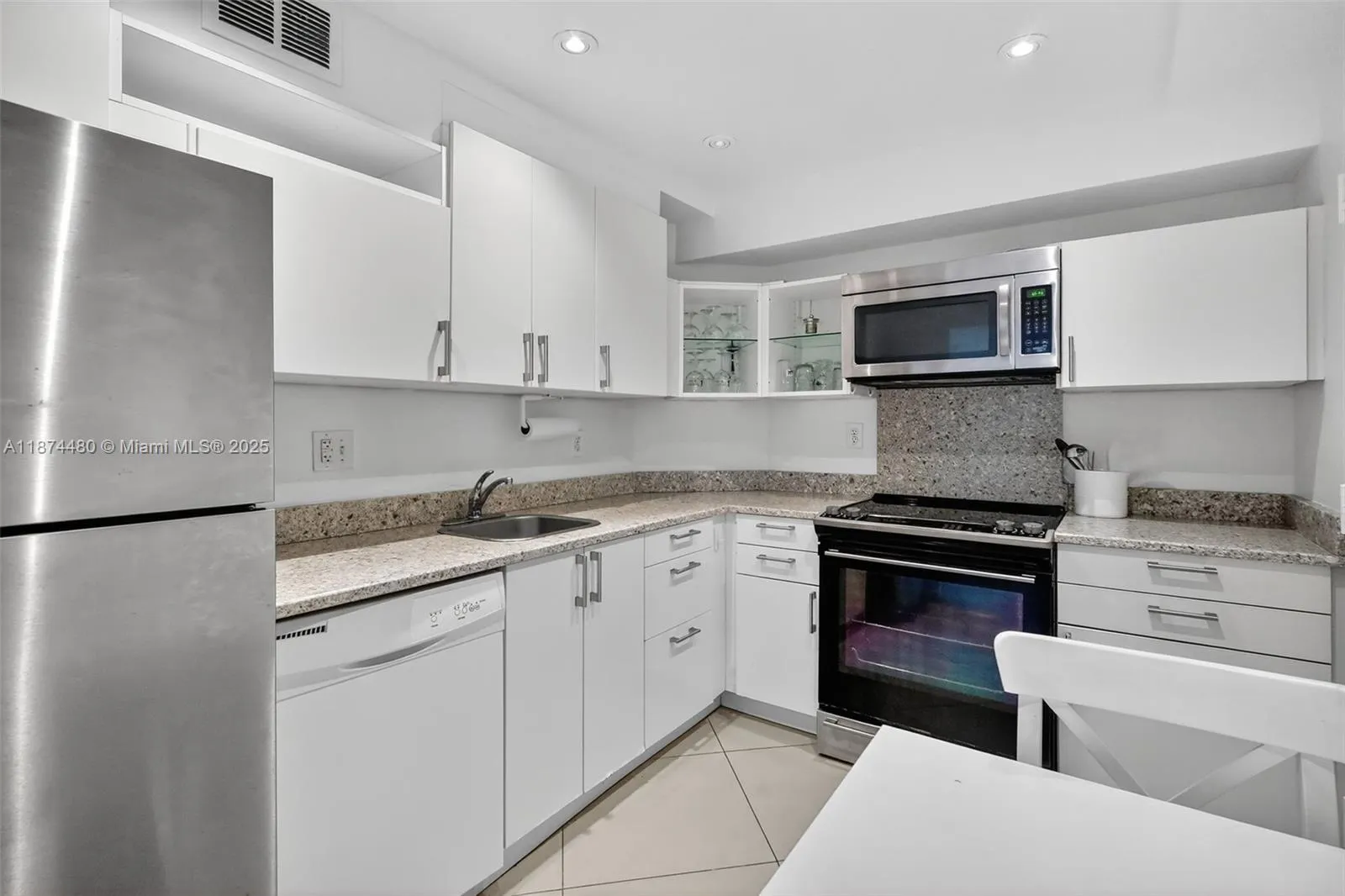 300 Bayview Dr, #1009