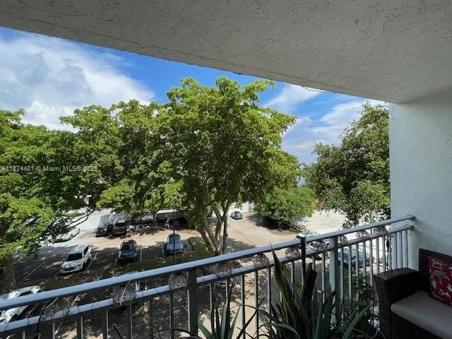 750 NE 64th St, #B401