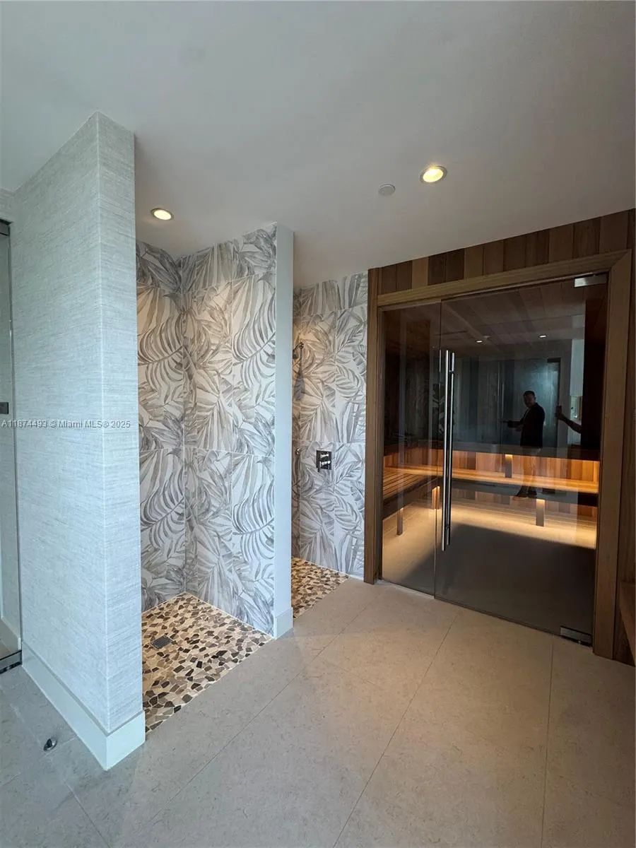700 NE 24th St, #2704