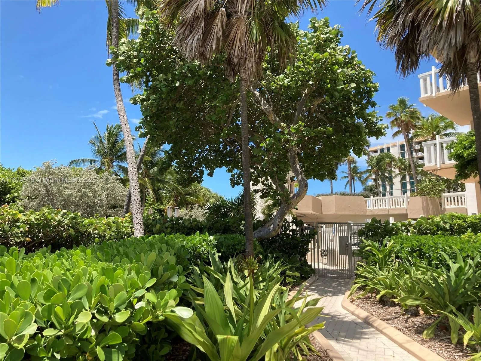 1111 Crandon Blvd, #B606