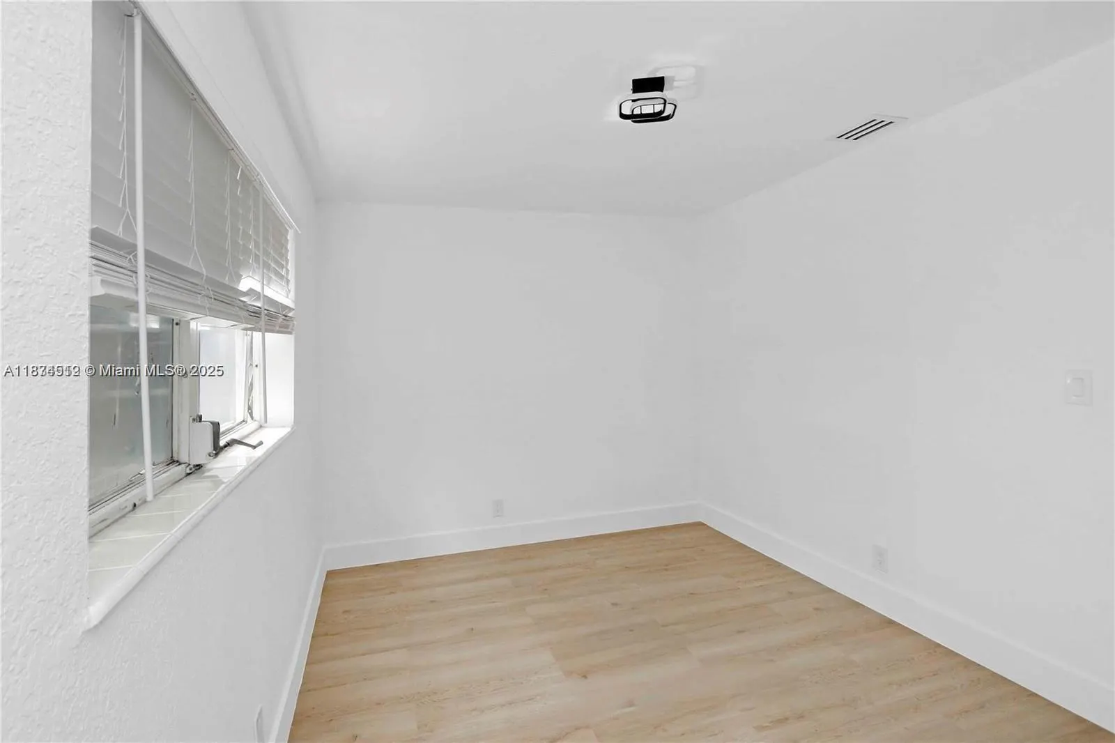 610 NW 38th Ct, #NW