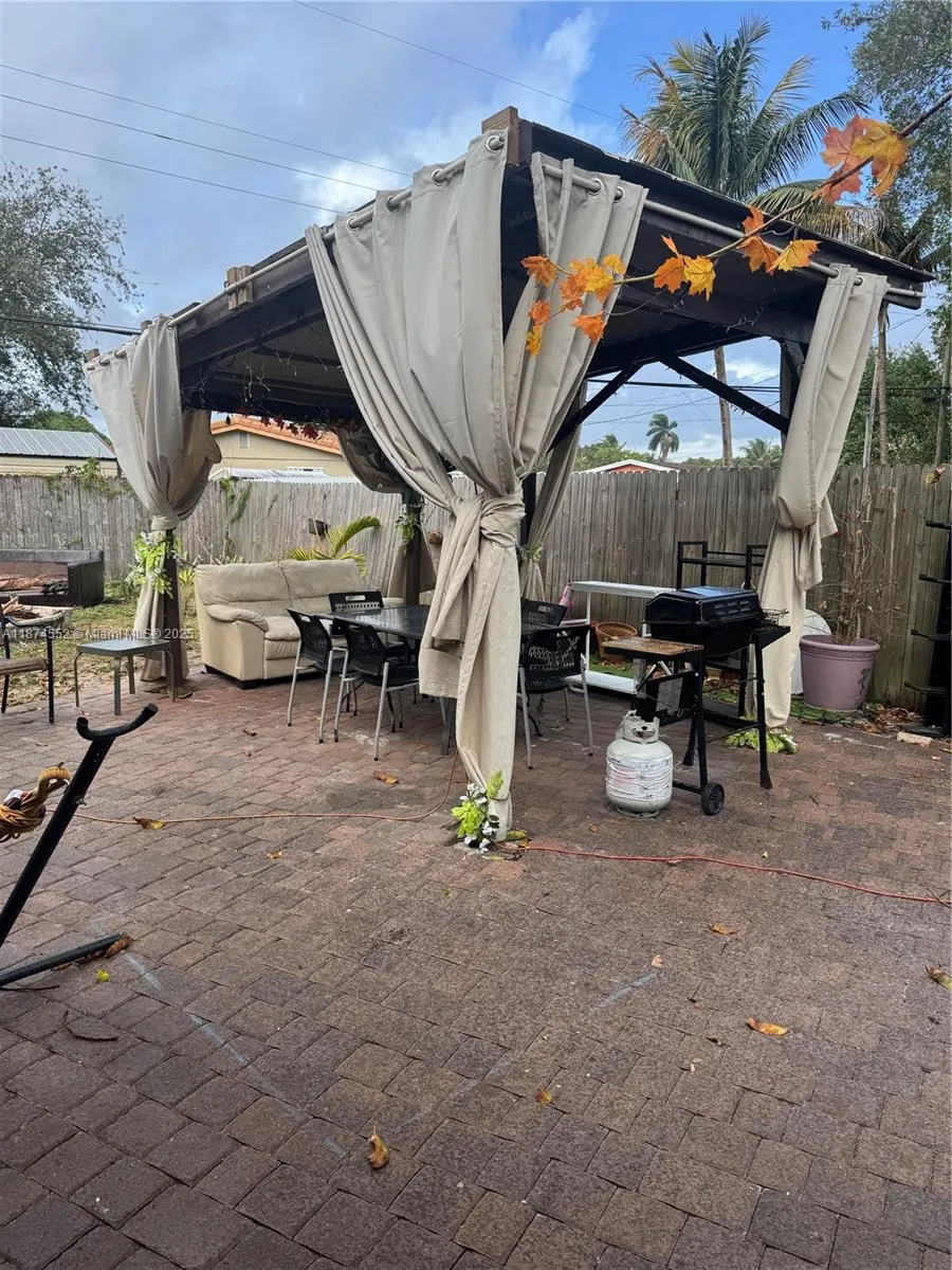 1625 NW 9th Ave