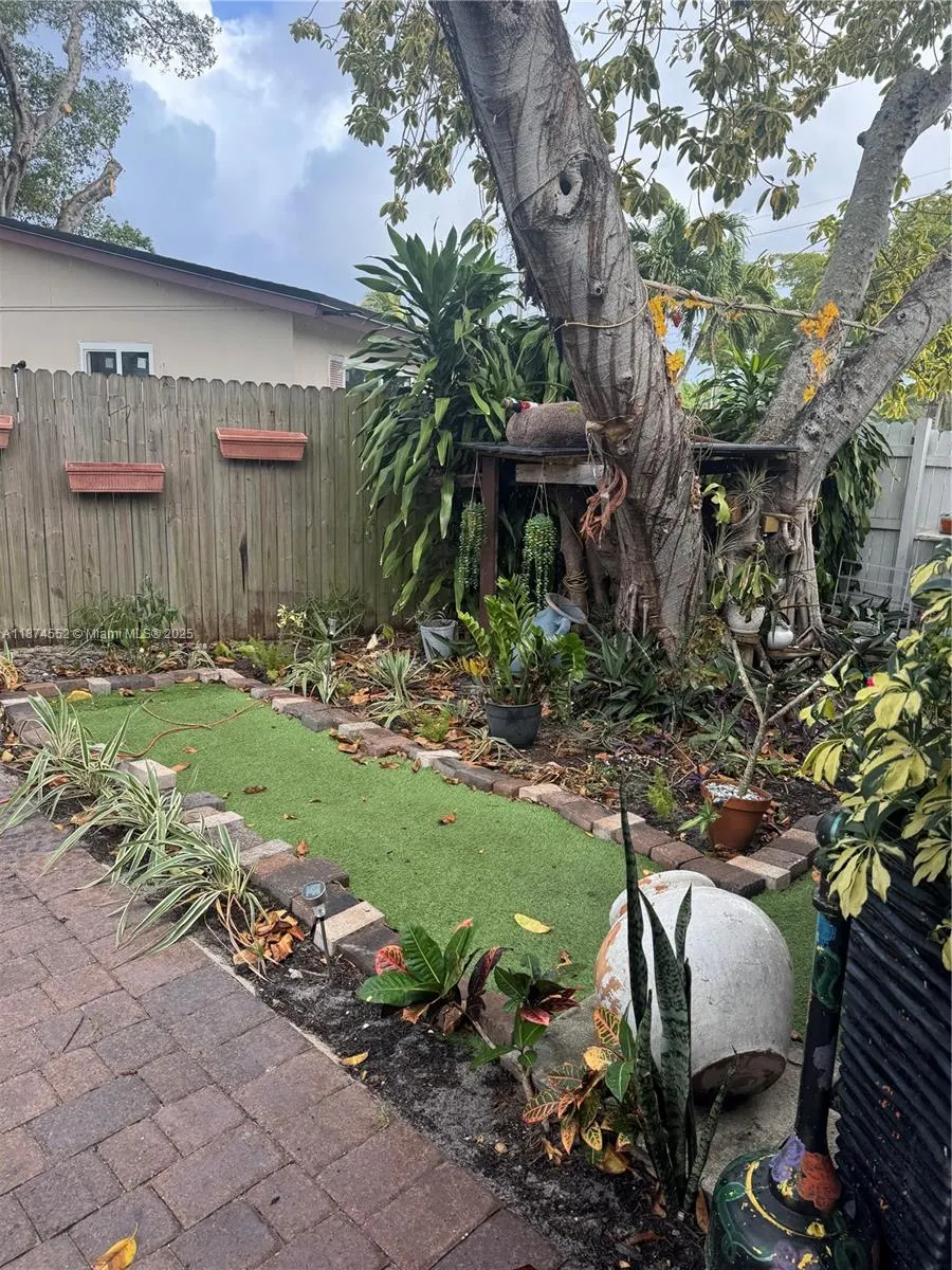 1625 NW 9th Ave