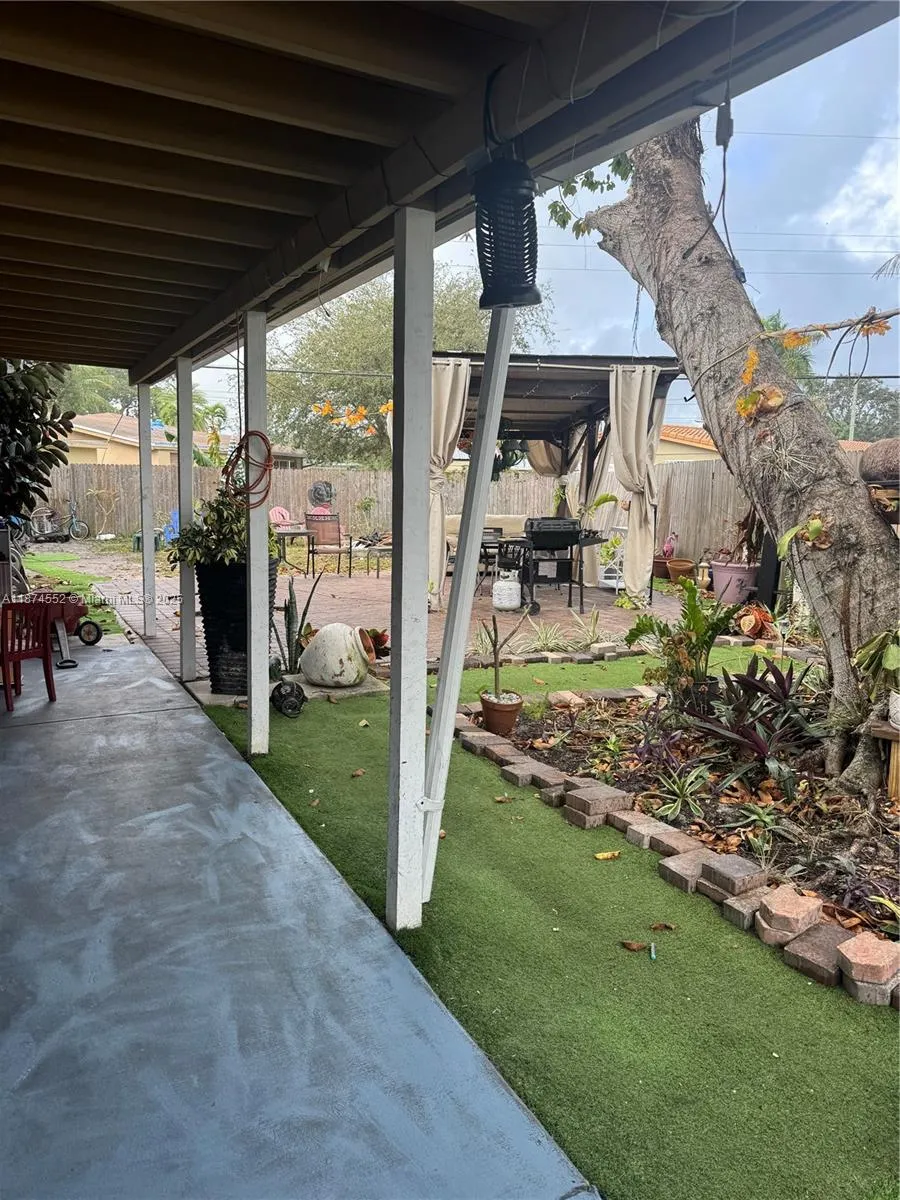 1625 NW 9th Ave