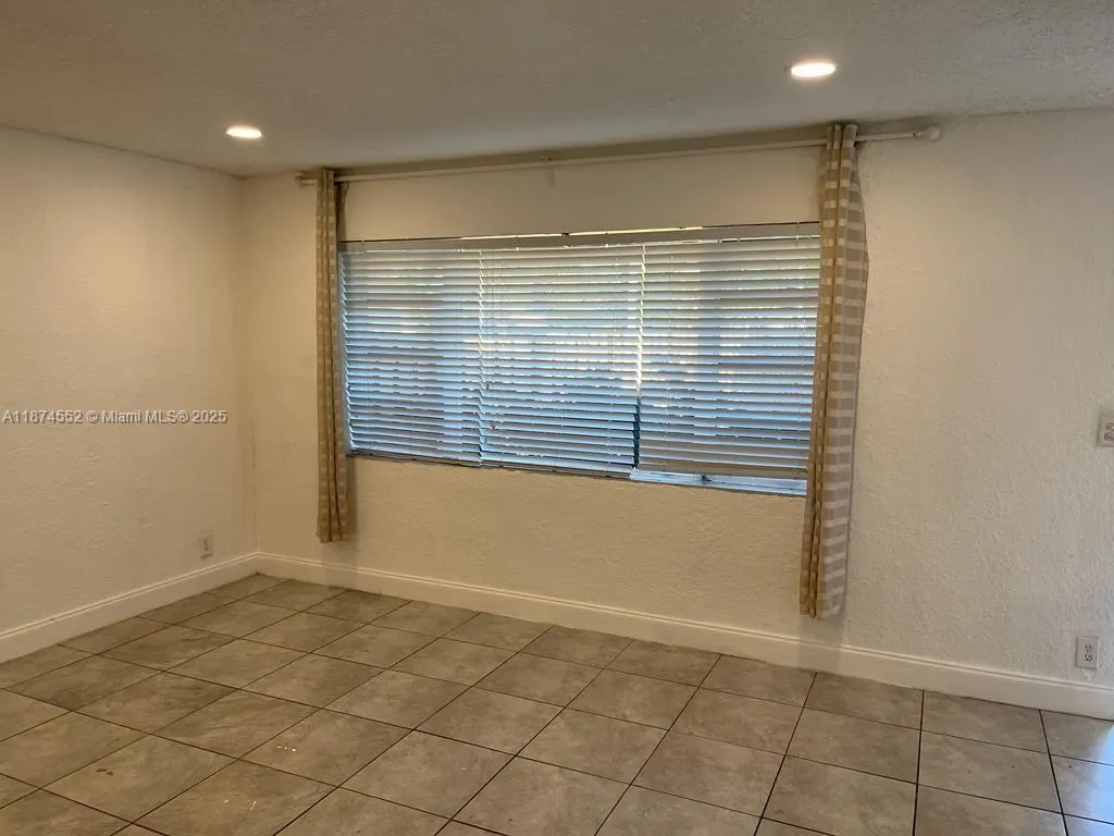 1625 NW 9th Ave