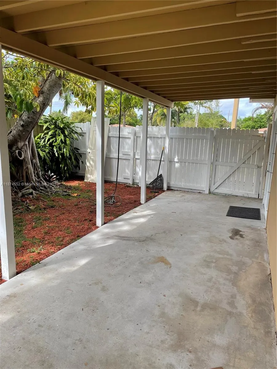 1625 NW 9th Ave