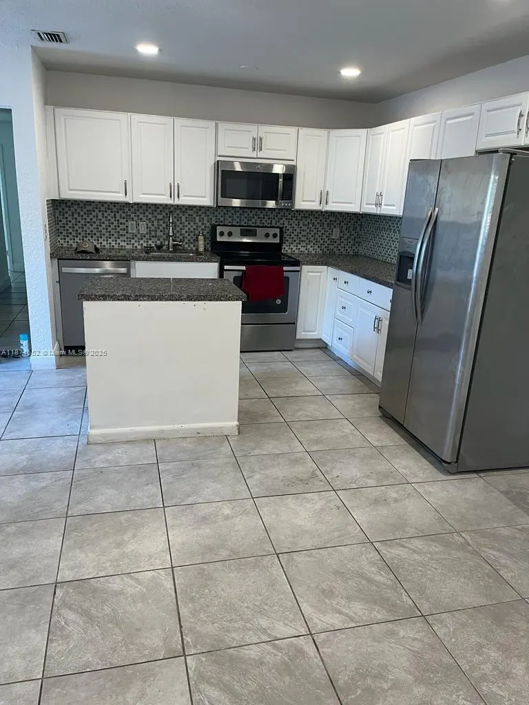 1625 NW 9th Ave