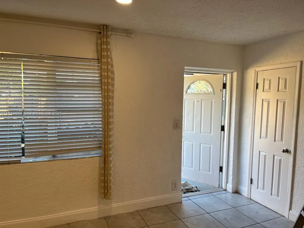 1625 NW 9th Ave