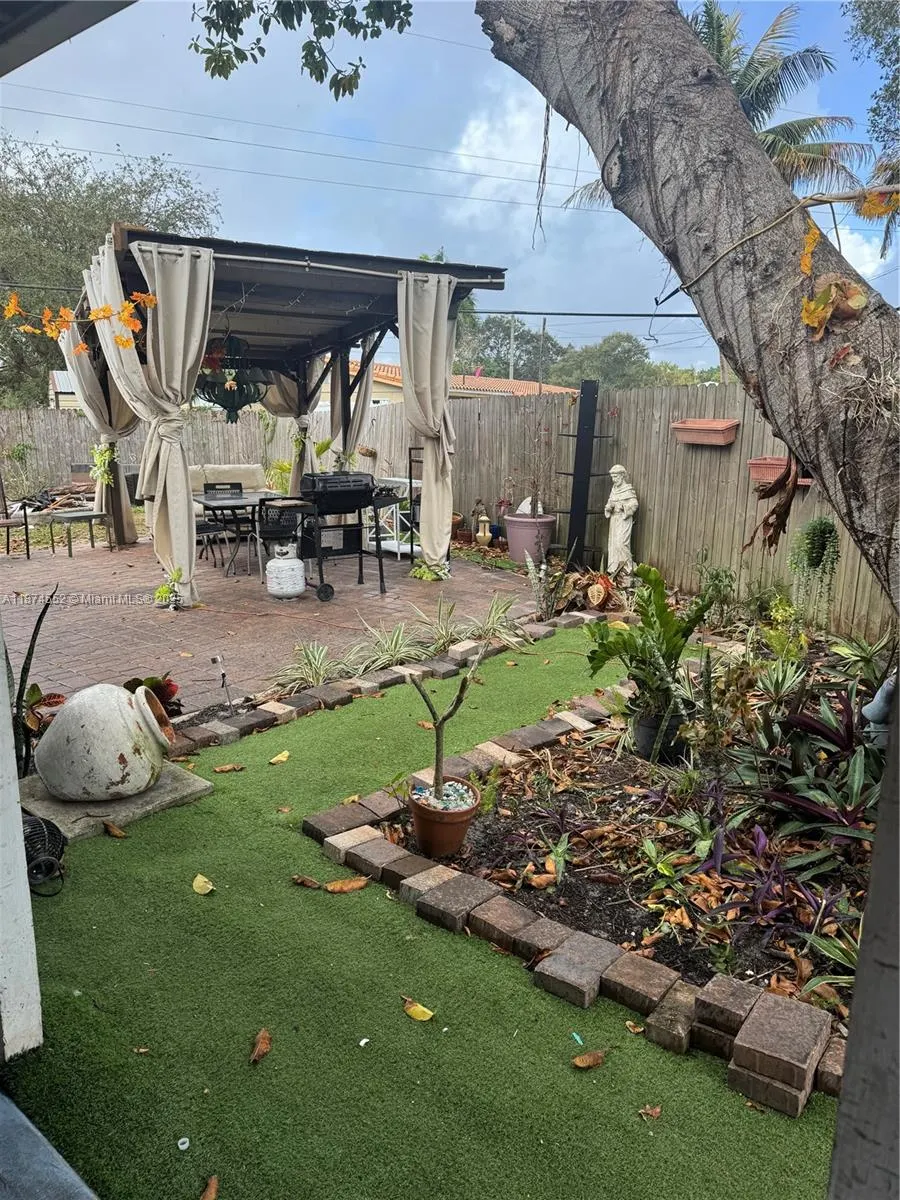 1625 NW 9th Ave