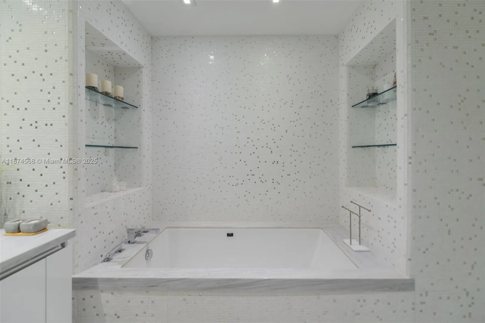 16901 Collins Ave, #4005