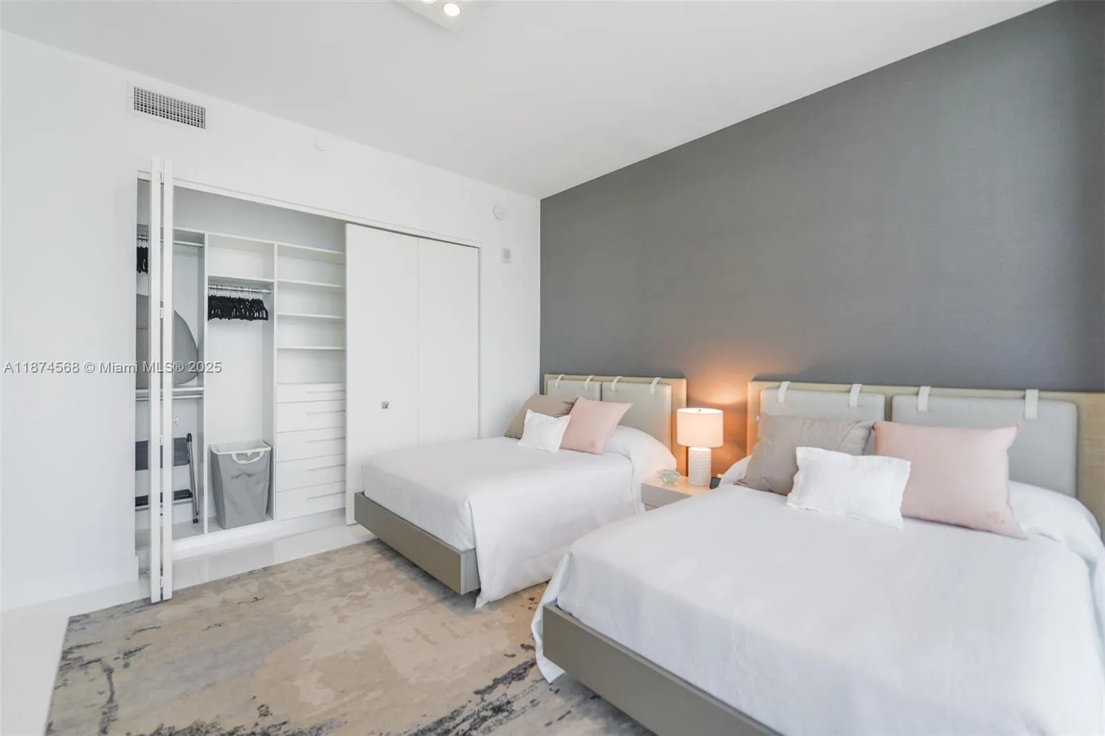 16901 Collins Ave, #4005