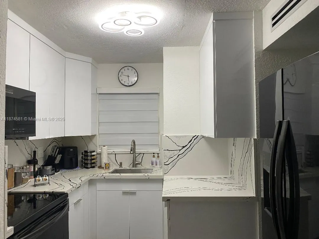 8821 W Flagler St, #503