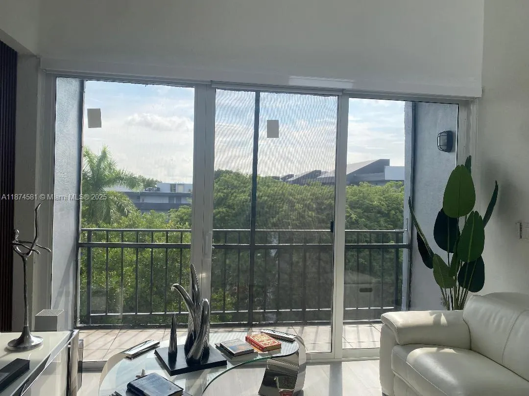 8821 W Flagler St, #503