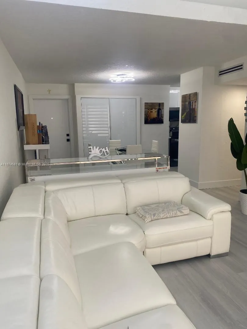 8821 W Flagler St, #503