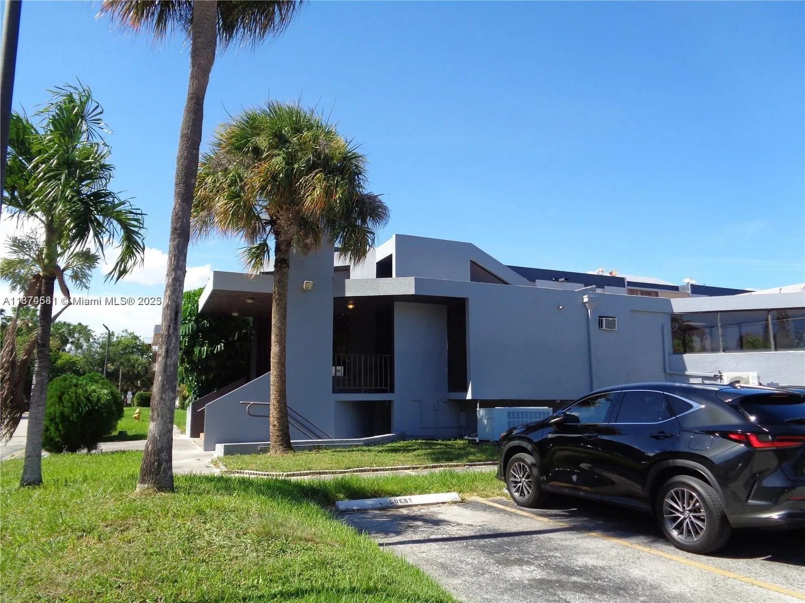 8821 W Flagler St, #503