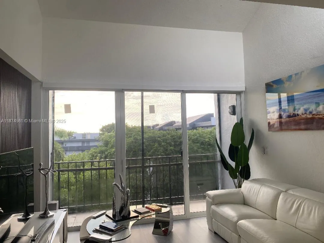 8821 W Flagler St, #503