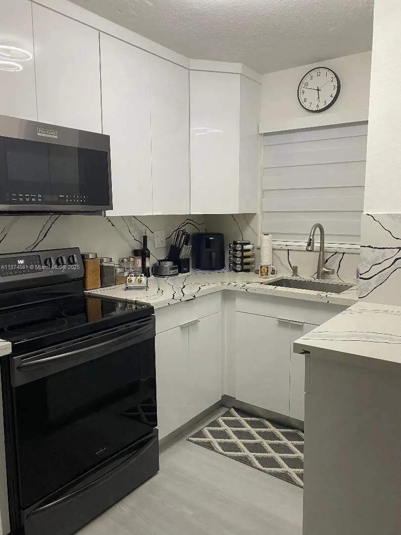 8821 W Flagler St, #503