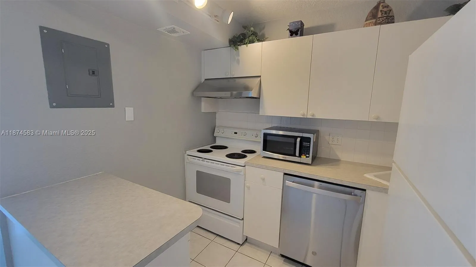 1 Jacaranda Country Club Dr, #104