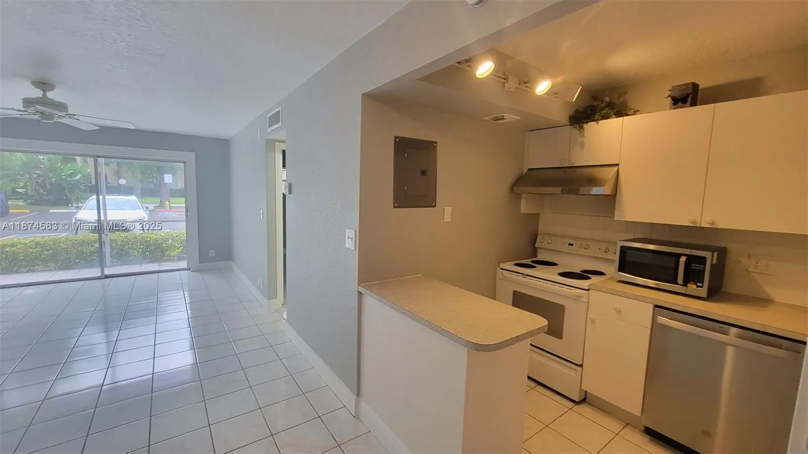 1 Jacaranda Country Club Dr, #104