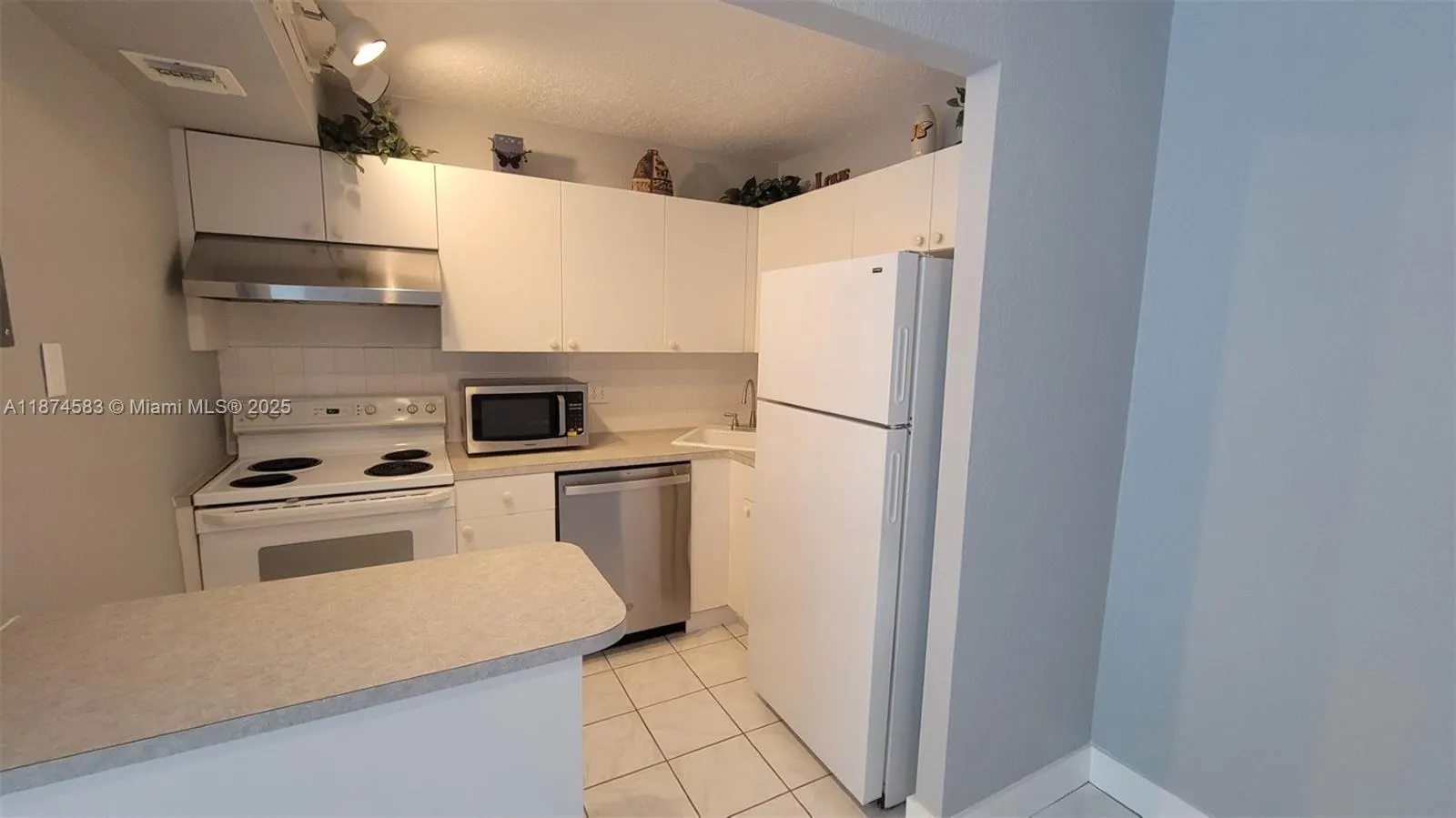 1 Jacaranda Country Club Dr, #104