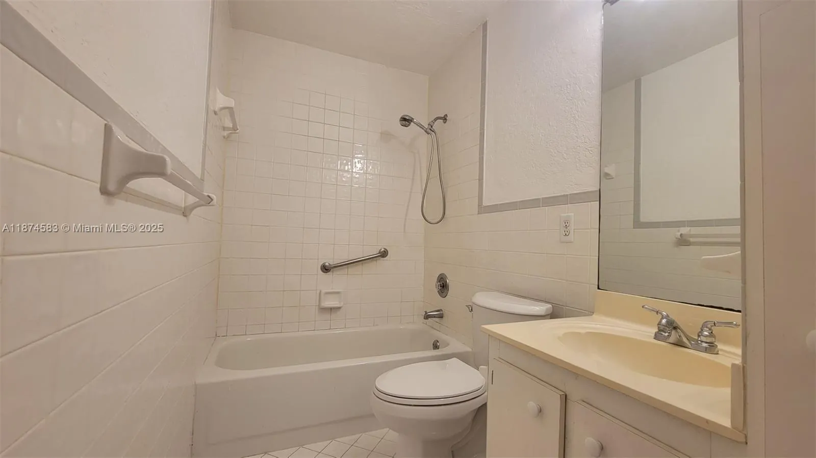 1 Jacaranda Country Club Dr, #104