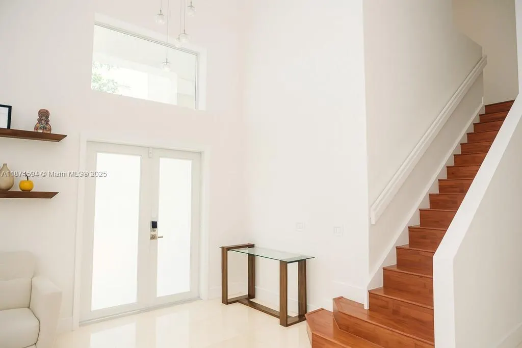 1216 Bayview Cir