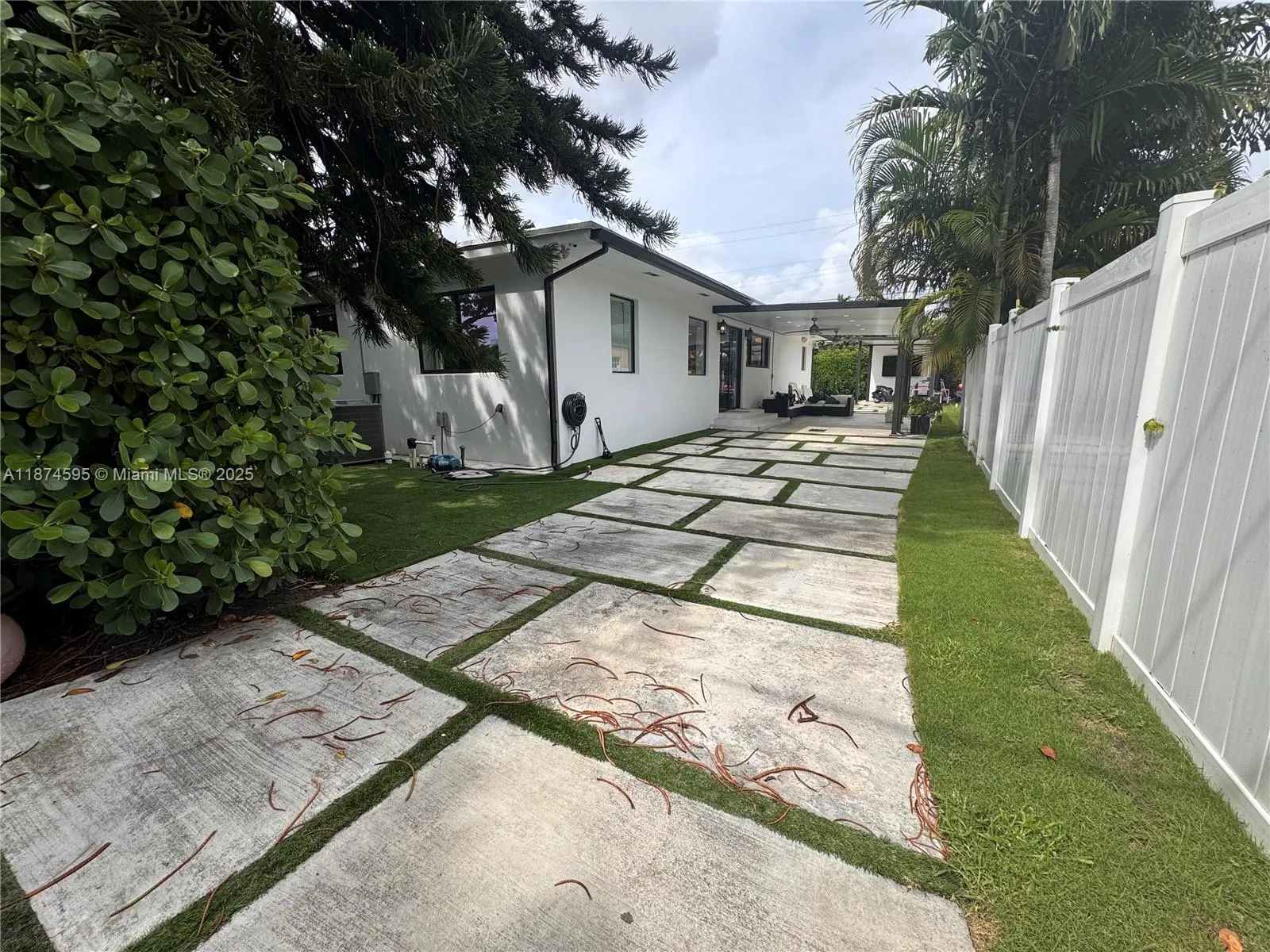 3201 SW 19th Ter