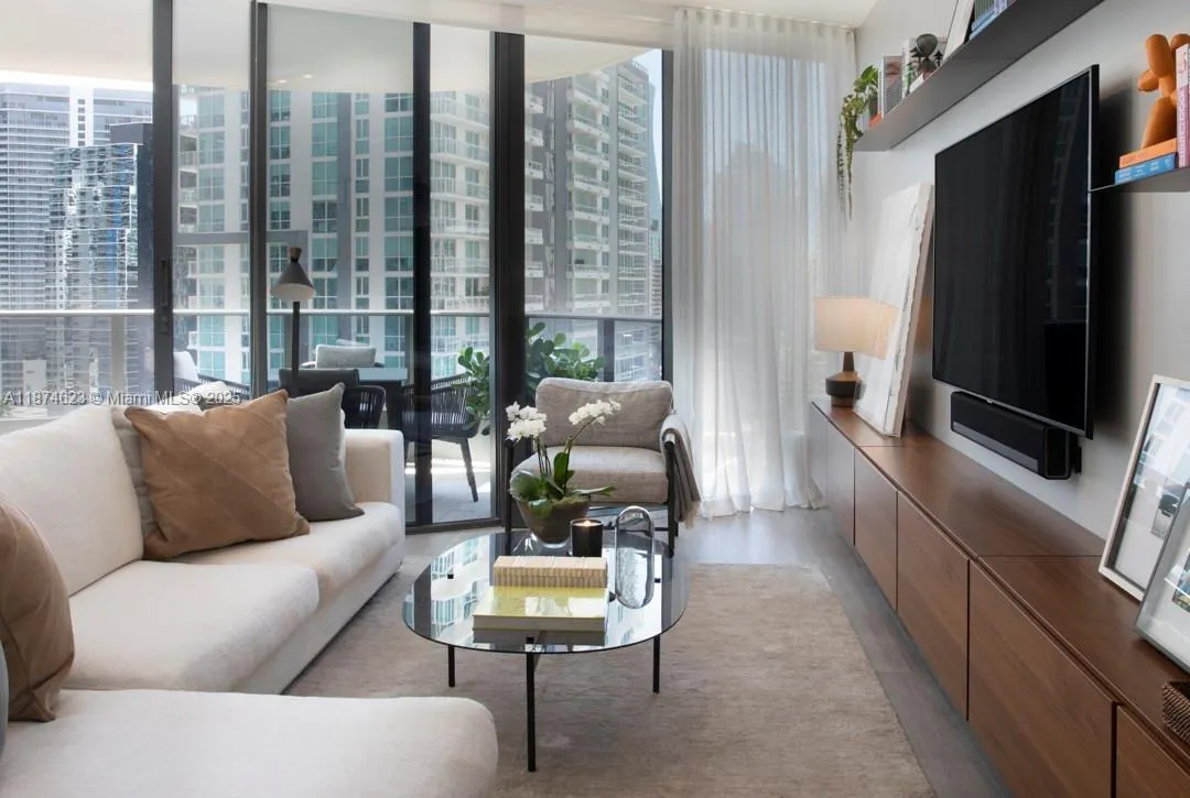 1000 Brickell Plz, #2201