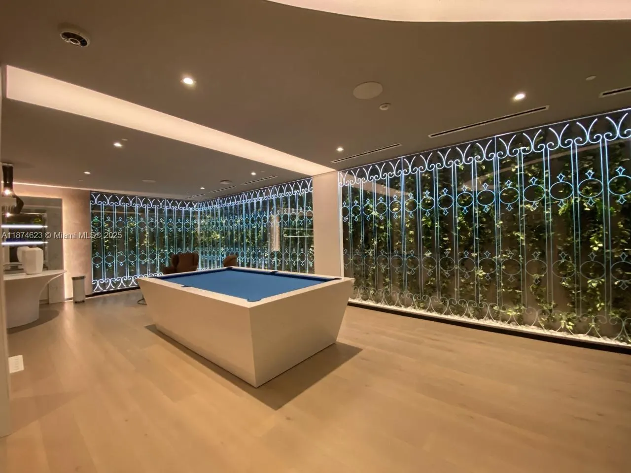 1000 Brickell Plz, #2201