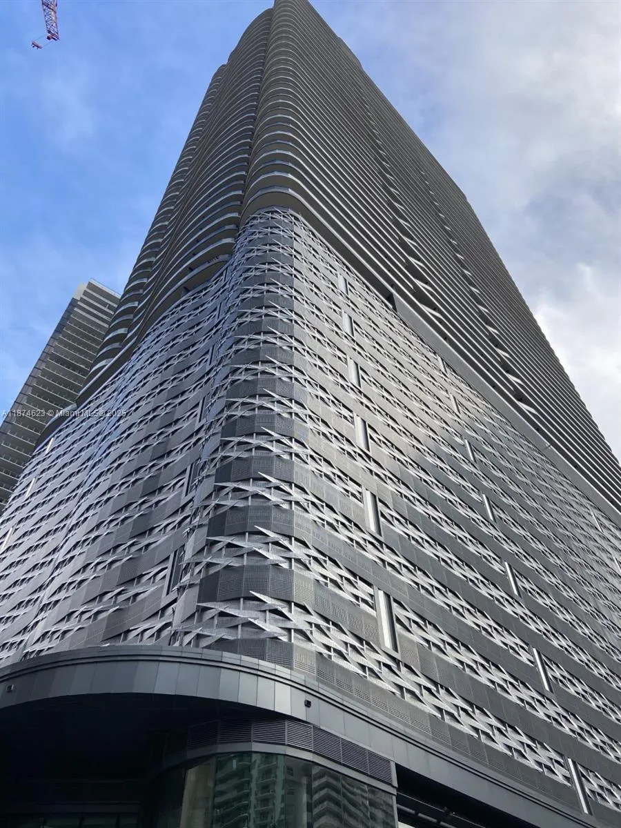 1000 Brickell Plz, #2201