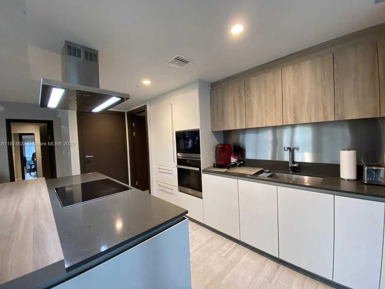 1000 Brickell Plz, #2201