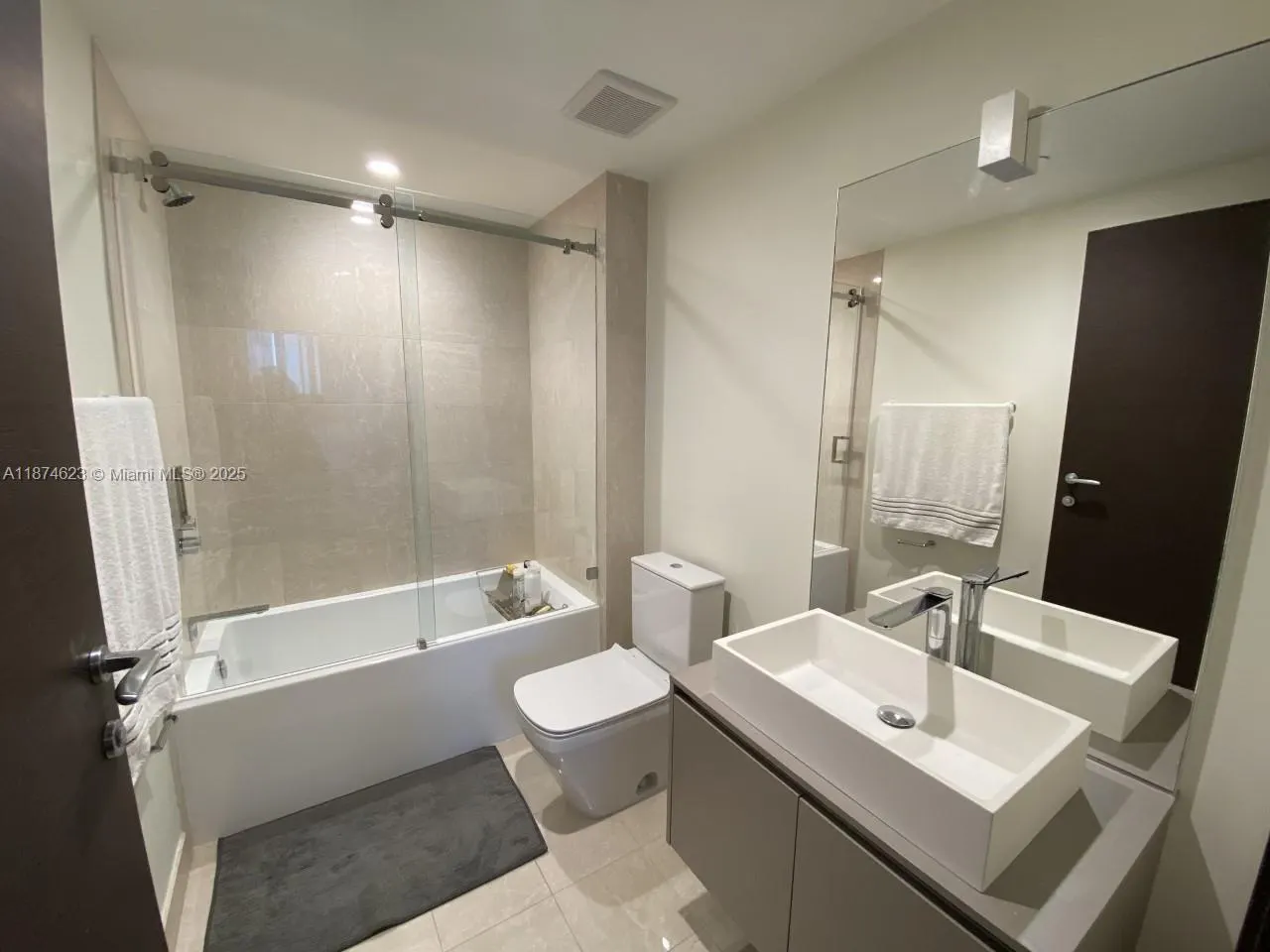 1000 Brickell Plz, #2201