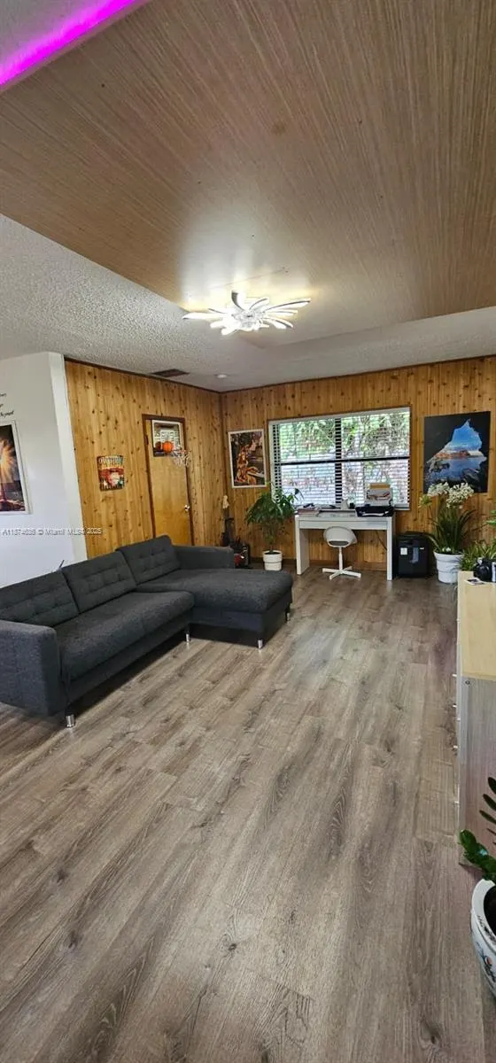 1411 SW 24th Ct