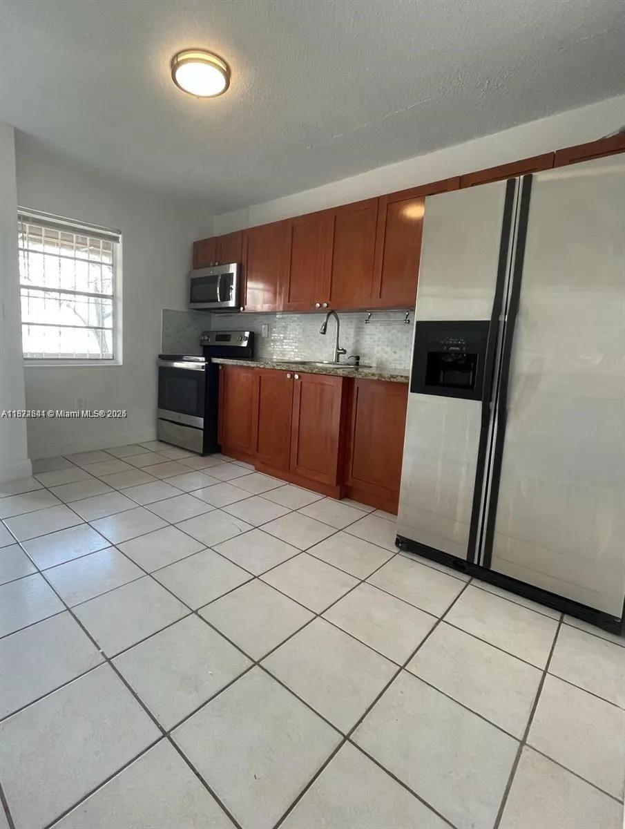 515 SW 3rd St, #11