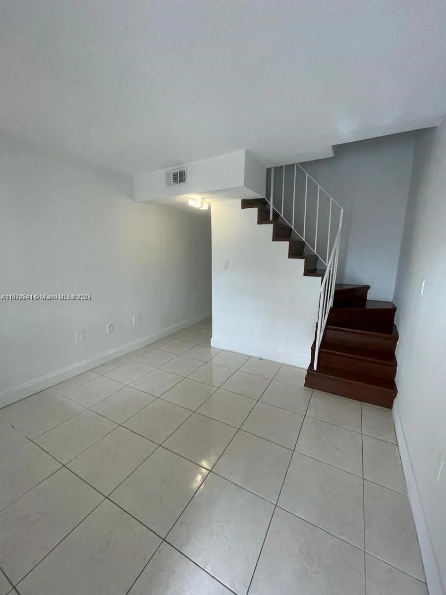 515 SW 3rd St, #11