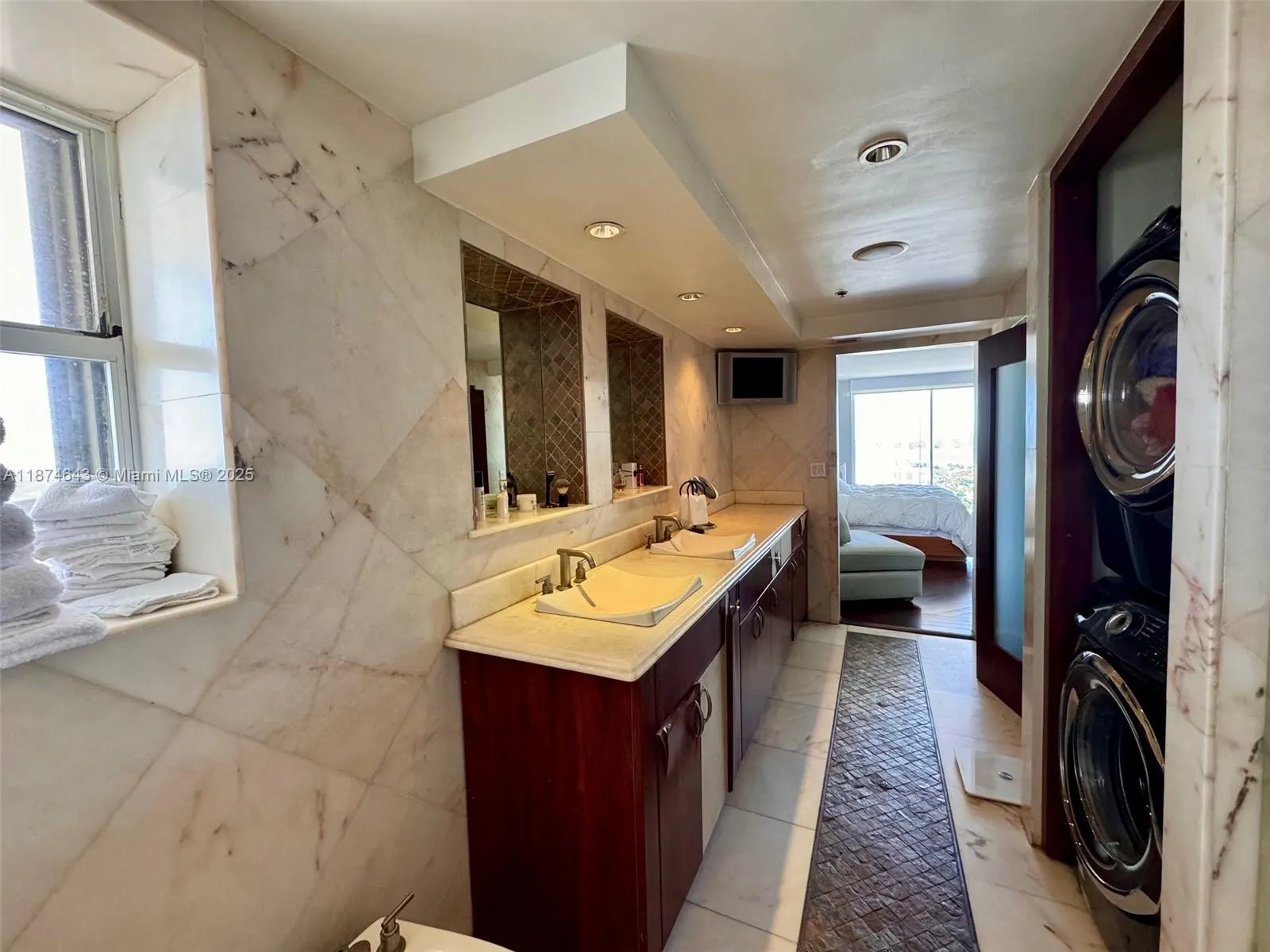 6061 Collins Ave, #23A