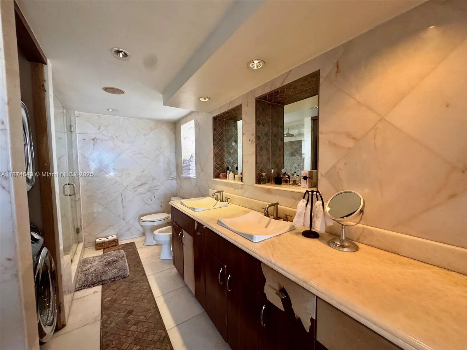 6061 Collins Ave, #23A