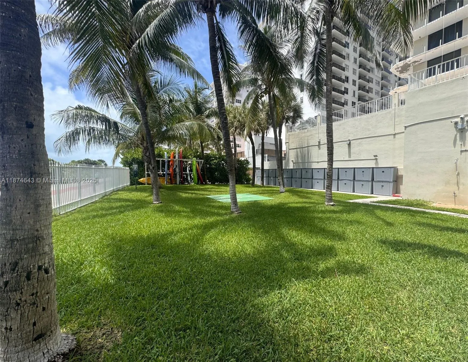 6061 Collins Ave, #23A